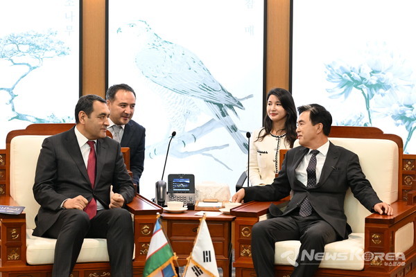 보자로프 하이룰라 페르가나 주지사와 김태흠 충남도지사 @충청남도