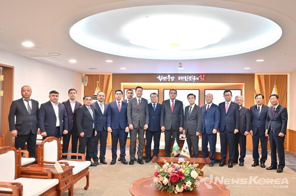 보자로프 하이룰라 우즈베키스탄 페르가나 주지사가 대규모 방문단을 꾸려 충청남도를 우정 방문했다. @충청남도