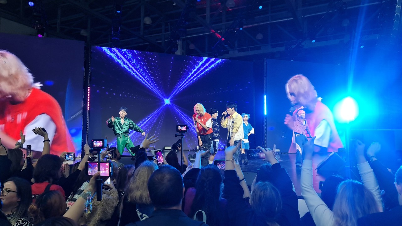 엔카이브 무대 @뉴스코리아 안정현 특파원