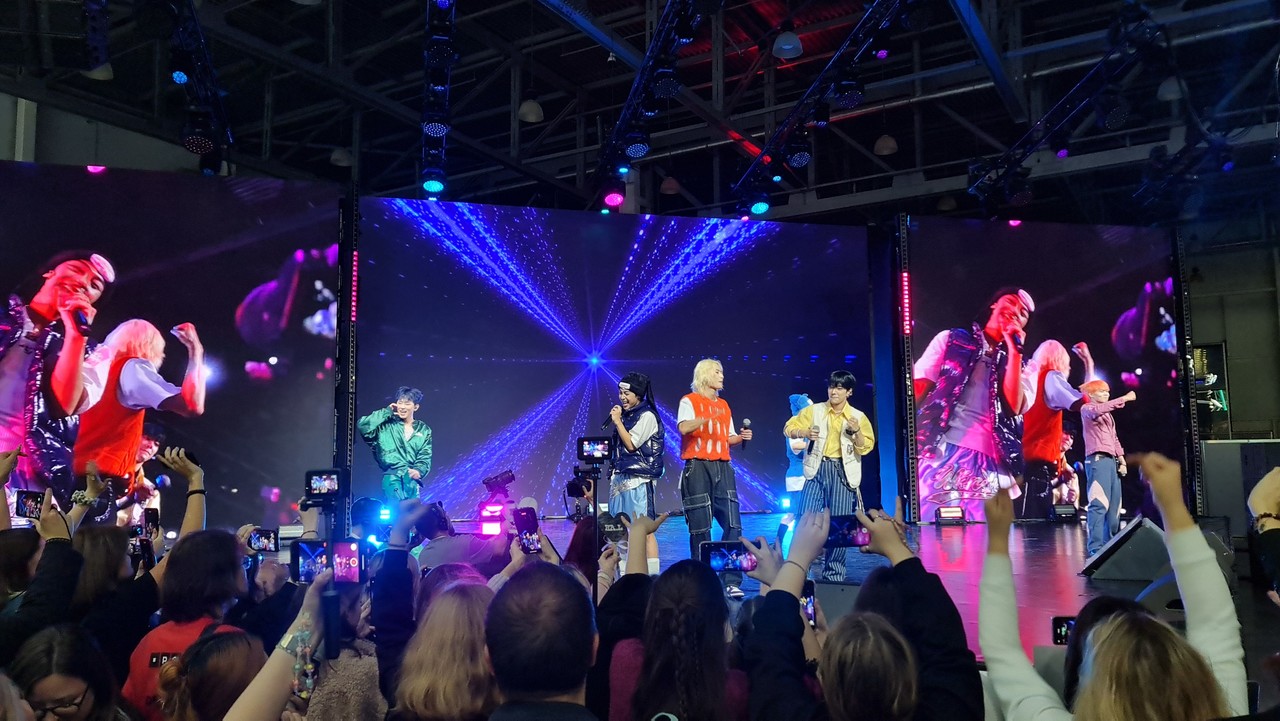 엔카이브 무대 @뉴스코리아 안정현 특파원