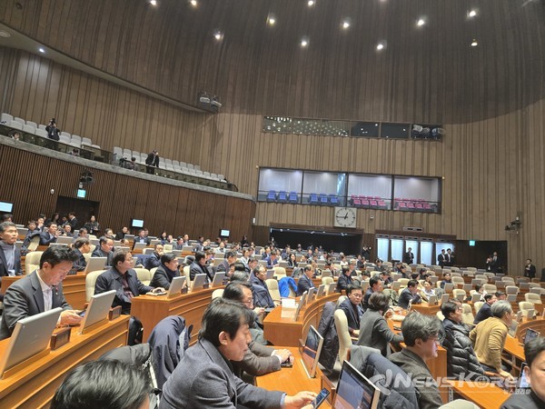 국회 본회의에서 재석 190명 전원 찬성으로 계엄 해제 요구안이 가결되었다. @더불어민주당 김준혁 의원