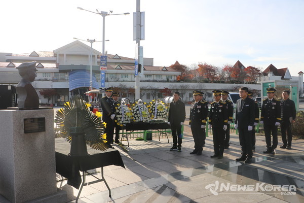 (故)이병곤 소방령에 대한 순직 제9주기를 맞아 국립대전현충원과 행담도(이병곤 소방령 흉상 소재)에서 추모행사를 개최했다. @평택소방서