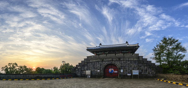 최우수상 수상작 김미경 씨의  '불새 구름속 산성의 가을아침' @천안시