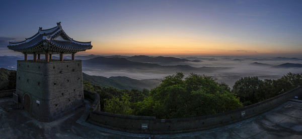 대상을 수상한 석기철 씨의 '산성의 아침맞이' @천안시