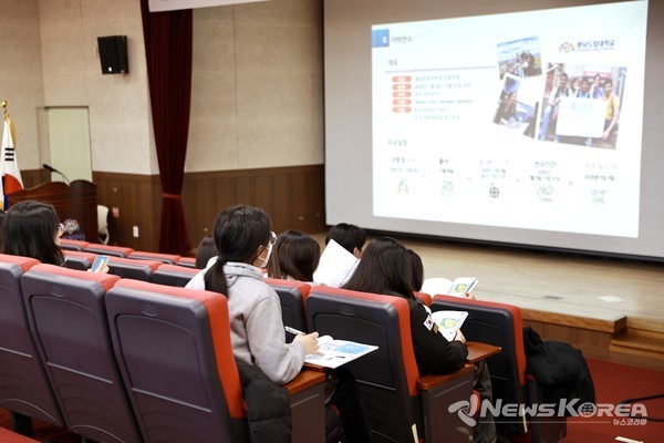 충남도립대에서 글러벌 프로그램 선발증서 수여식 및 설명회를 가졌다. @충남도립대학교