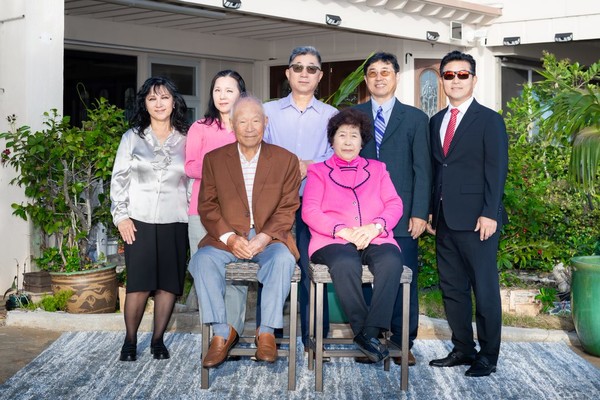 ABC퍼니처 창업주인 정동내 회장 내외와 오남매가 함께 모였다. @ 뉴스코리아 김찬훈 특파원