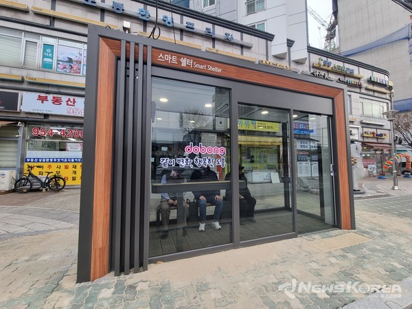 ▲도봉구 한 버스정류장에 설치된 스마트쉘터(대피소) @도봉구