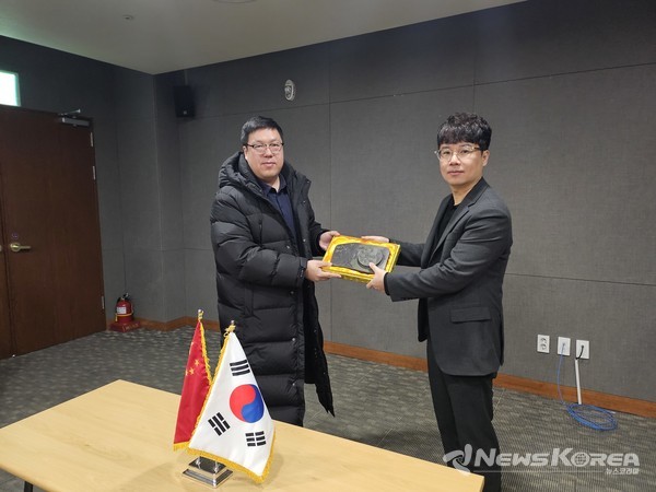 톈리 허베이성 외사판공실 아주처장과 구용현 충남도 국제협력팀장 @충청남도