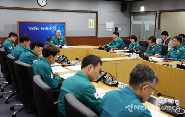 김기영 충청남도 행정부지사가 재난안전대책본부 회의를 주재하고 있다. @충청남도