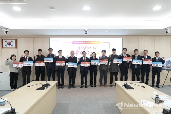 김석필 천안시 부시장이 지난해 3월 8일 8일 천안시청 중회의실에서 ‘국립치의학연구원 천안설립 전문실무추진단’ 회의를 주재했다. @천안시