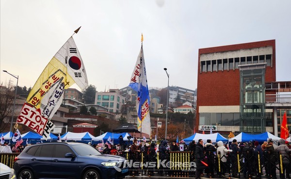 250119 한남동 윤석열 대통령 탄핵 반대 집회 현장 @뉴스코리아 허승규 기자