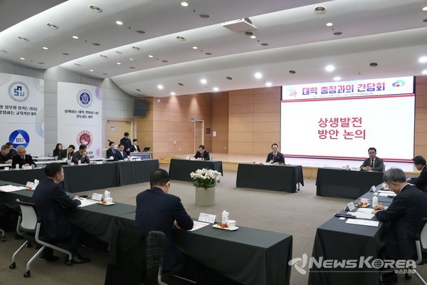 천안시는 23일 시청 대회의실에서 지역 12개 대학교 총장과 상생발전 방안을 논의하는 간담회를 개최했다. @천안시