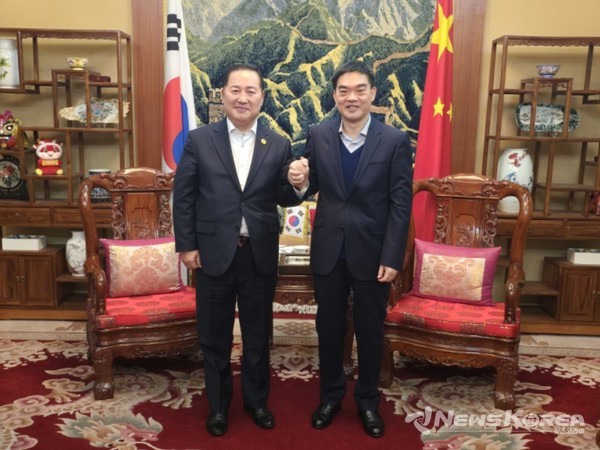 한중교류촉진위원회 위원장 이창호(좌), 주광주 중국 총영사관 구징치 총영사(우) @한중교류촉진위원회