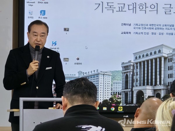 세계한국인기독교총연합회 사무총장 신광수 목사가 선교 특강중이다. @뉴스코리아 최신 기자