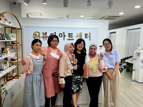 네일샵, 메이크업 및 바디마사지 3가지 토탈 샵으로 운영중인 뷰티아트센터 @뉴스코리아 허승규 기자