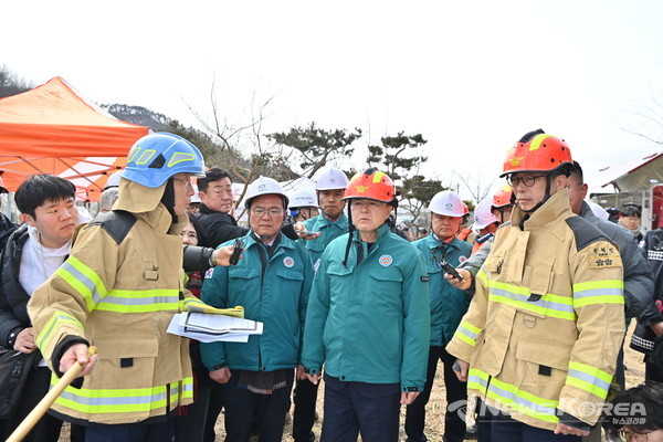 김태흠 충청남도지사 고속도로 교량 붕괴 사고 현장을 직접 찾았다. @충청남도