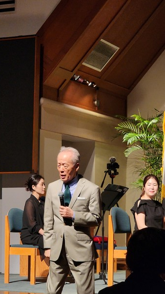 금난새 마에스트로는 음악회 연주곡마다 자세한 작곡배경 및 감상포인트를 설명했다. @뉴스코리아 김찬훈 특파원