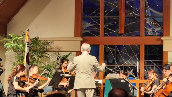 금난새 마에스트로는 성남 필하모닉 오케스트라 및 하와이 심포니와 협연해 헨델, 비발디, 모차르트의 주옥 같은 곡을 재미있는 해석과 함께 선물했다. @뉴스코리아 김찬훈 특파원