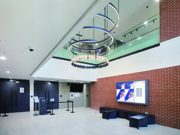 서울연극창작센터 1층 로비 모습 @Studio Kenn