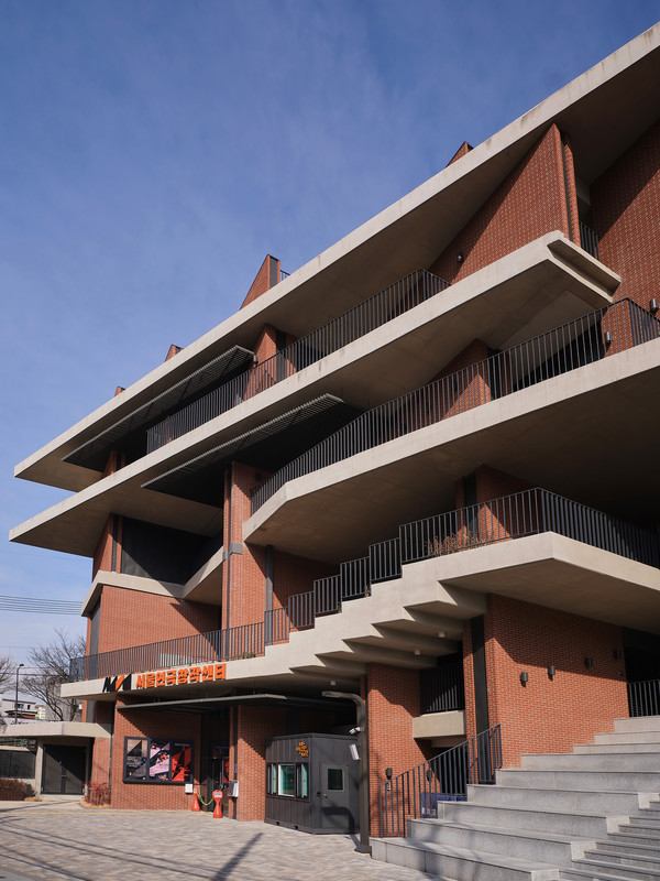 서울연극창작센터 외부 전경 @Studio Kenn