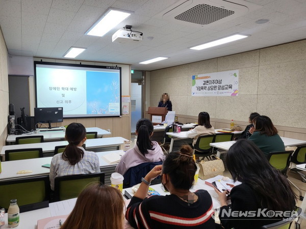 ▲결혼이주여성이 다문화상담사 양성과정 교육을 듣고 있다. @도봉구