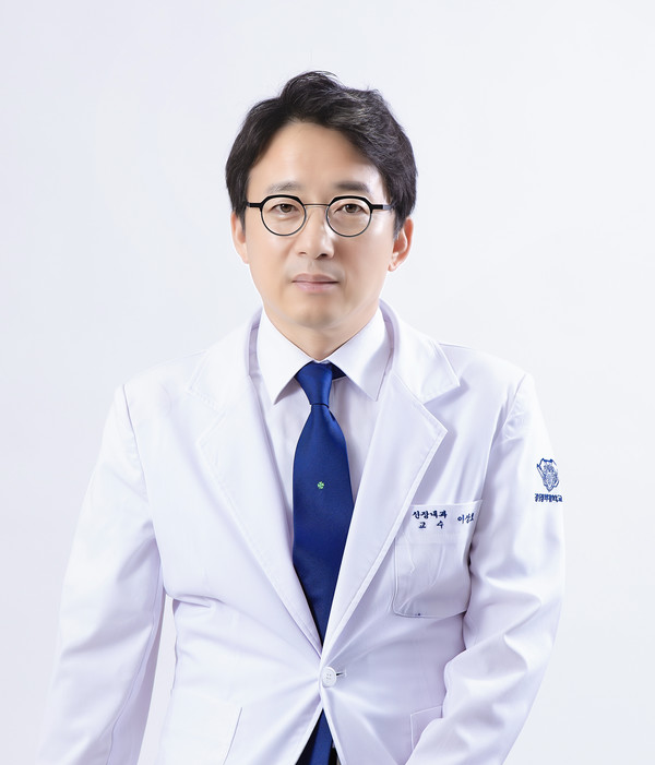 강동경희대병원 신장내과 이상호 교수(사진)가 대표로 있는 (주)케이바이오헬스케어 건강관리 앱 @회사제공