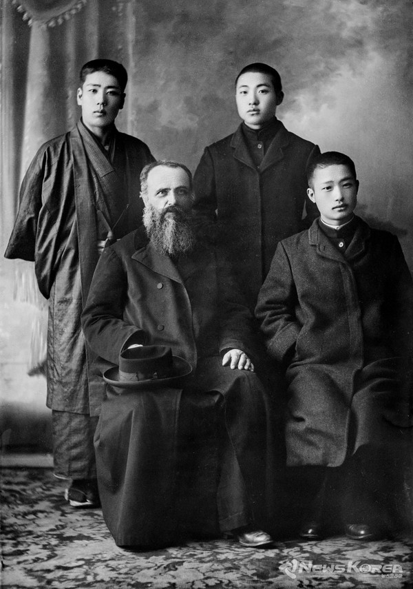 빌렘 신부와 안중근의 형제들  @왜관 수도원, 국외소재문화유산재산