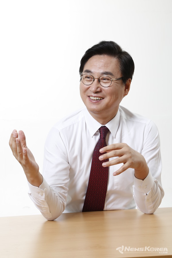 희망을 심어주는 "변호사 정경모" @뉴스코리아 인물 DB