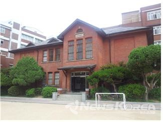 수원으로 돌아온 임면수가 감독관으로 건립에 참여한 아담스기념관. @수원시