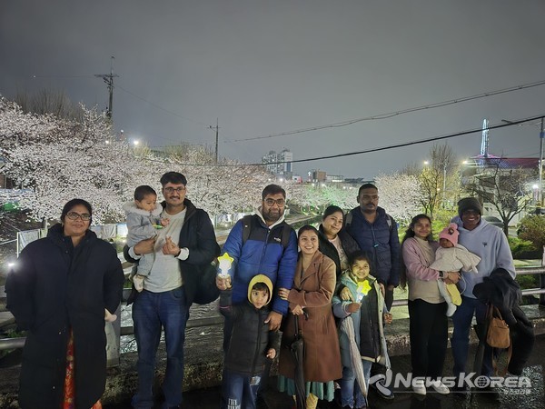 천안시 별빛 한바퀴에 탑승한 외국인 관광객들 @천안시