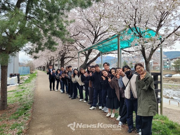 충북 음성군 금왕읍 직원, 문화가 있는 벚꽃 나들이 행사 가져 @음성군