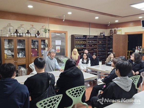 식음료실습실에서 최영문 교수가 수업중이다. @충남도립대학교