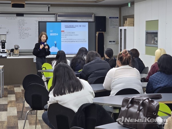 바리스타 실습실에서 김나희 교수가 수업중이다. @충남도립대학교