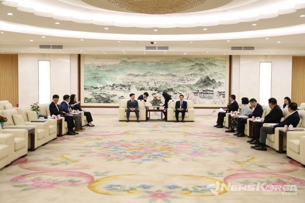 동관시 지도부 면담(천즈웨이 공산당 상무위원, 모워자 동관시 부비서장, 사옥화 외사국장, 진지양 상무국 부국장, 오소문 문화방송관광체육국 부국장 등) @아산시