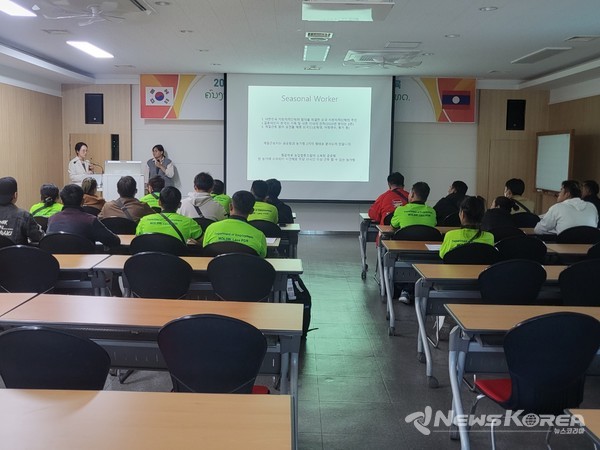 라오스 외국인 계절 근로자 및 고용 농가 교육 모습  @화순군