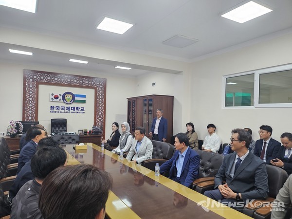 충청남도는 충남북부상공회의소, 도내 기업인들과 함께 22∼25일 2박 4일 일정으로 우즈베키스탄 수도인 타슈켄트와 우호교류 지역인 페르가나를 실무 방문했다. @충청남도