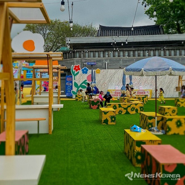 전남 화순군에서 진행된 봄꽃 축제 현장 @뉴스코리아 최신 기자