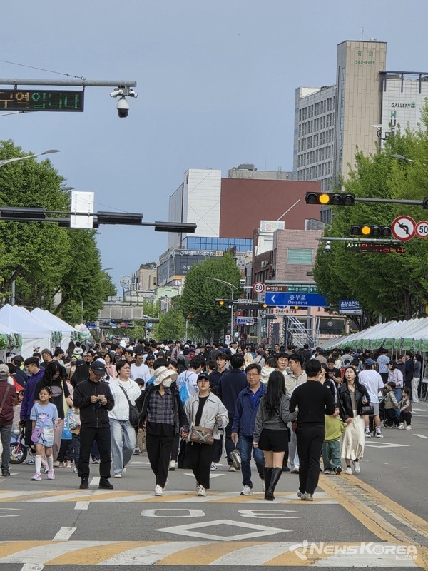 휴일 나들이객들을 위한 배려가 아쉬웠던 아산시 성웅 이순신 축제 현장 @아산시