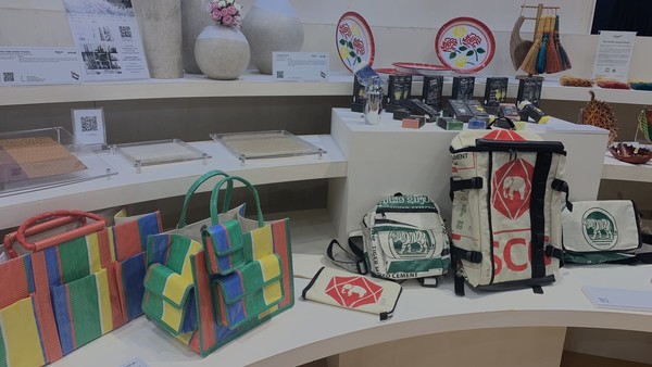 중국 브랜드 waarchi의 A Tower Bag  @뉴스코리아 장현아 특파원