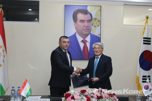 코이카(KOICA·한국국제협력단)는 16일(현지시각) 타지키스탄 정부와 기후변화 회복력 강화를 위한 농업 분야 2개 공적개발원조(ODA) 사업의 협의의사록을 체결 @코이카