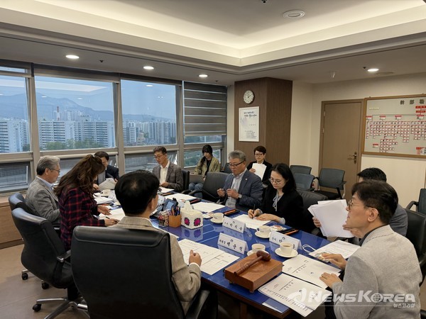 ▲도봉구 적극행정위원회에서 ‘2025 적극행정 실행계획’을 심의‧의결하고 있다(2025. 5. 15.)  @도봉구