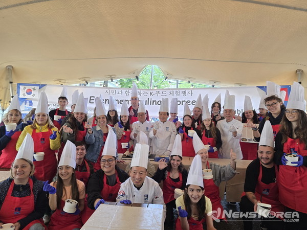 한식으로 잇는 우정… 수원시, 루마니아 ‘클루지의 날’ 한국음식행사 개최 @수원시