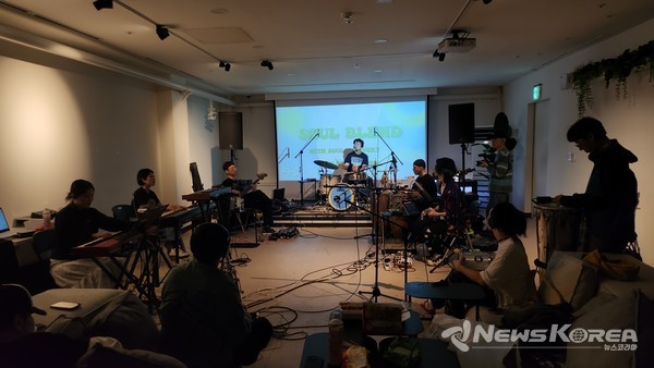 ▲오픈창동(OPCD)과 지역 카페 ‘가배미혼’의 음악 제작 모습  @도봉구