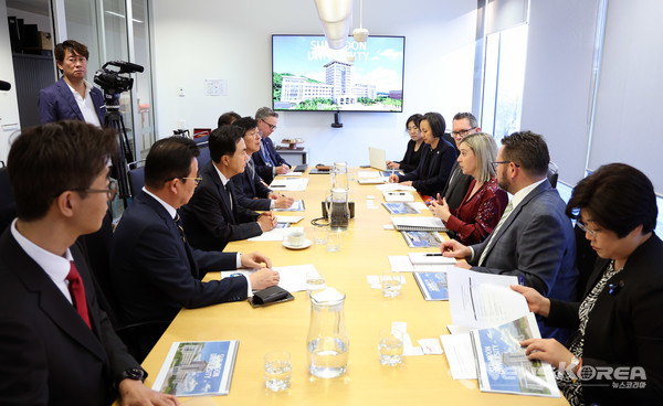 김태흠 충남도지사는 29일 남호주 스터디 애들레이드에서 열린 교육 분야 라운드테이블에 참석했다. @충청남도