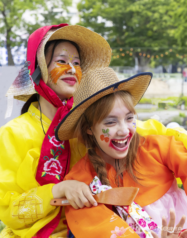 지난해 사진활영대회 사진(박종연-품바의 행복) @음성군