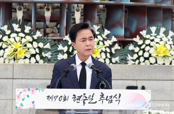 김태흠 충청남도지사가 추텸식에서 추념사를 하고 있다. @충청남도