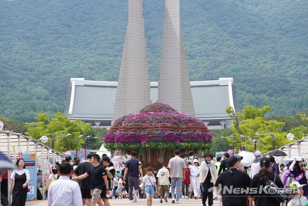 '2025 천안 K-컬처박람회' 축제장이 관광객들로 북적이고 있다. @천안시