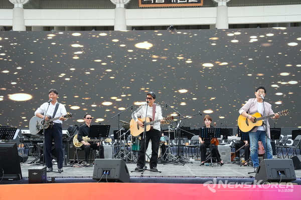 지난 6일 ‘2025 천안 K-컬처박람회’에서 쎄시봉콘서트가 열렸다. @천안시