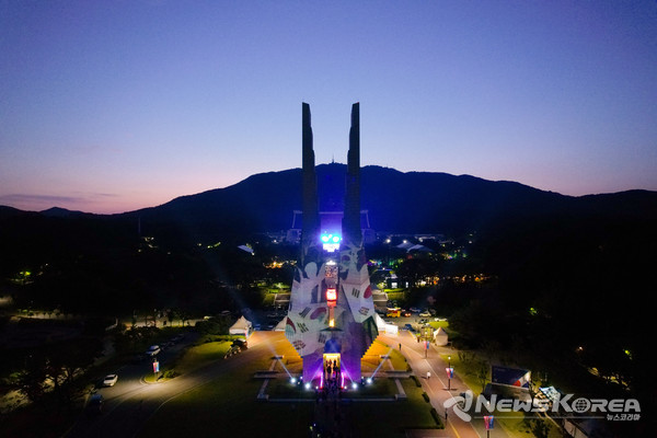 ‘2025 천안 K-컬처박람회’ 미디어파사드. @천안시