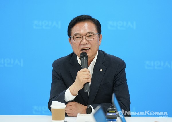 김석필 천안시장 권한대행 부시장이 9일 천안시청 브리핑실에서 ‘2025 천안 K-컬처박람회’ 에 대한 평가와 소회를 밝히고 있다.  @천안시